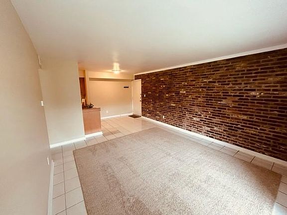 3rd image of 930 Margarite Dr APT K