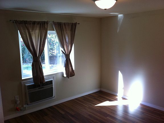 3rd image of 1127 N Middle St APT B