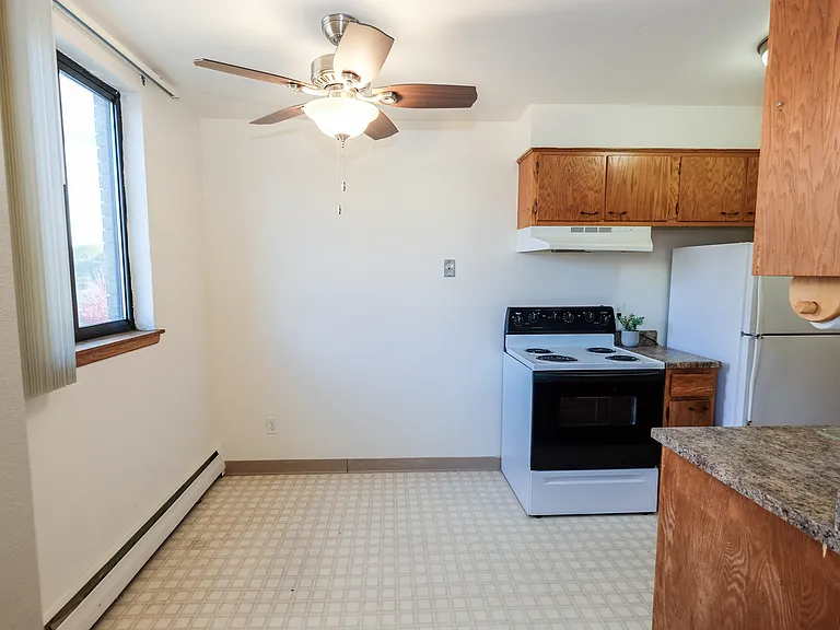 Randolph Apartments — Photo 33