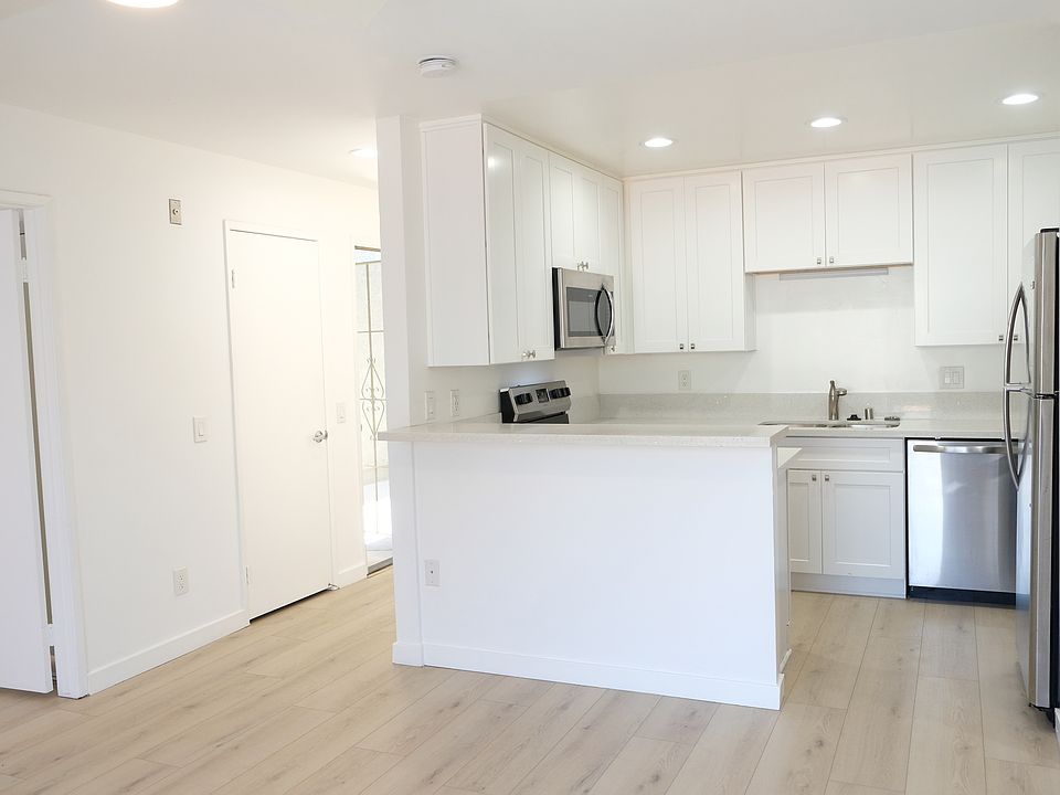 2/2 Living room & Kitchen