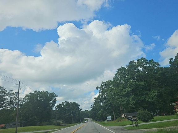 5th image of 327 Dallas Hwy
