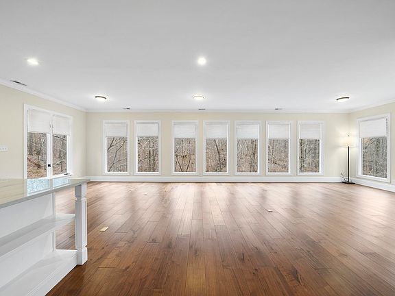 4th image of 3401 Seven Springs Rd