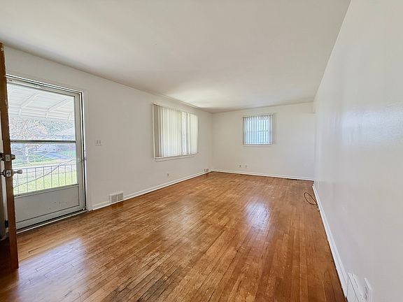 3rd image of 532 N Dunlap Ave