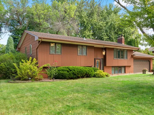 2212 E 114th St, Burnsville, MN 55337