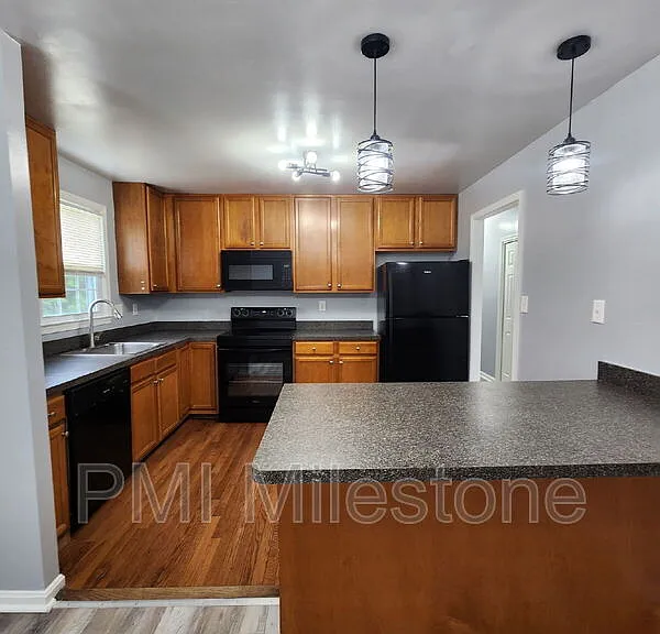 3333 Swann Rd — Photo 2