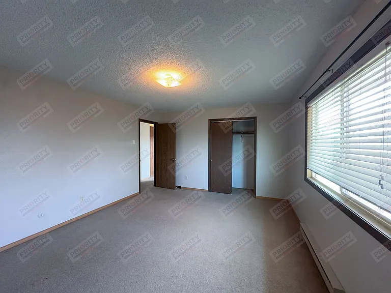 707 Vivian St — Photo 9