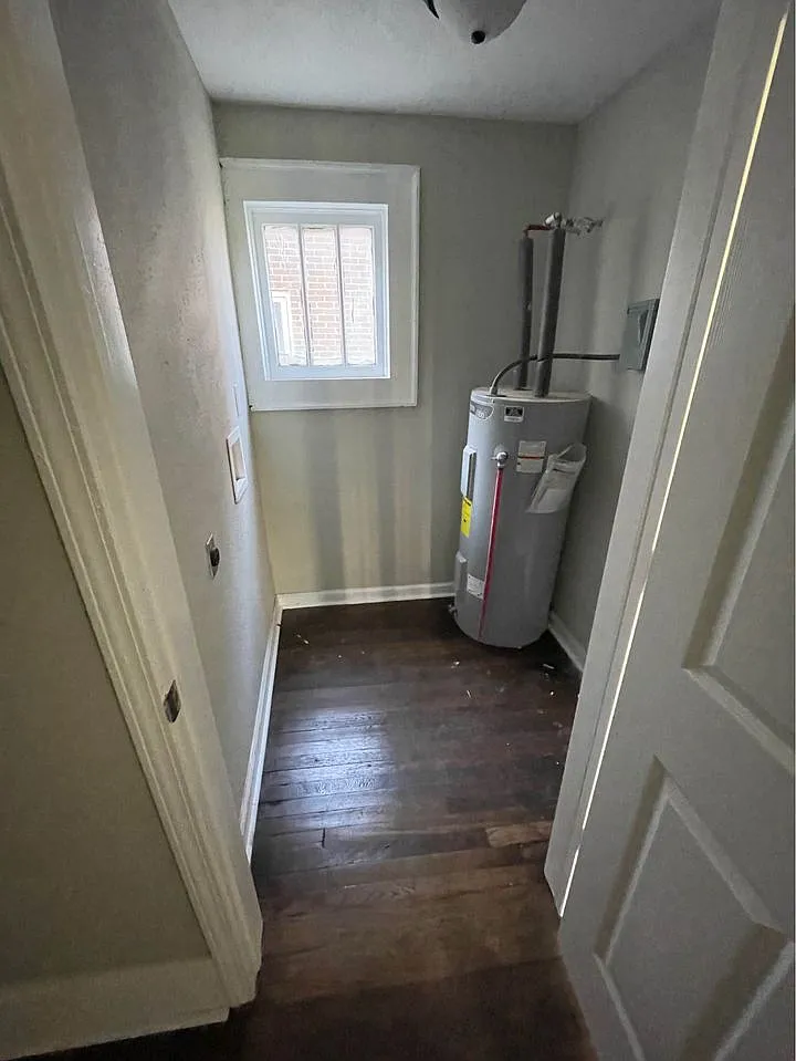 211 Oakwood Street - B — Photo 4
