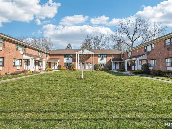 21 Colonial Dr #211, Little Falls, NJ 07424