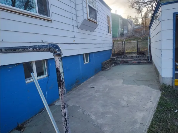 657 S 4th St, Glenrock, WY 82637