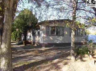 810 Westside Villa Dr, Hutchinson, KS 67501