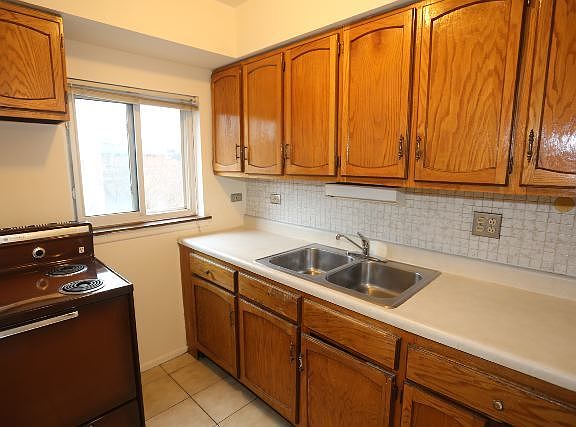 2nd image of 3825 N Pine Grove Ave APT 516