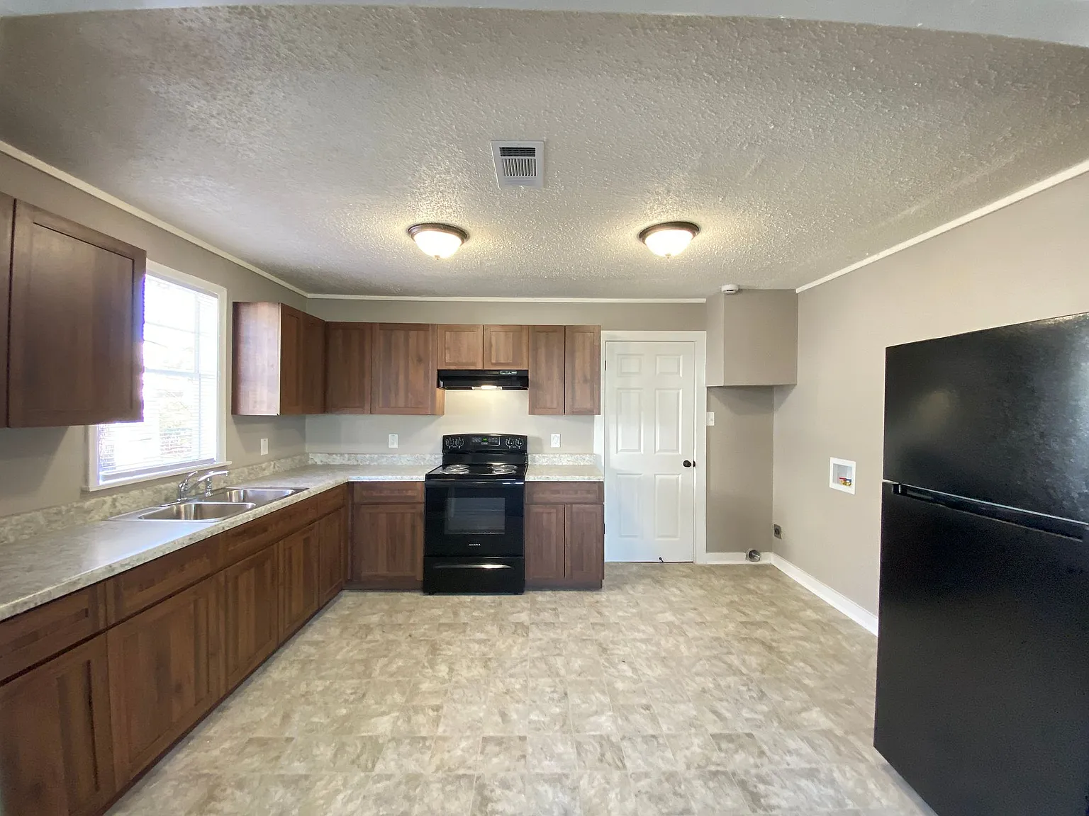 2719 Abigail St — Photo 4