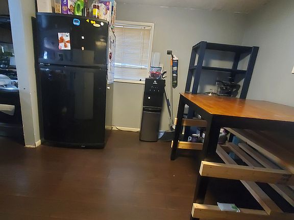 5th image of 102 E 13th Ave