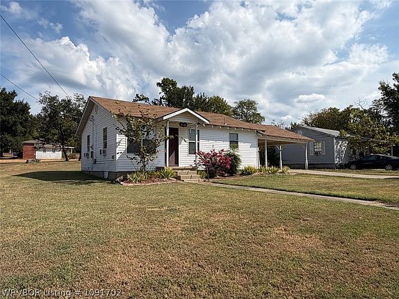 3rd image of 218 Maple Shade Rd