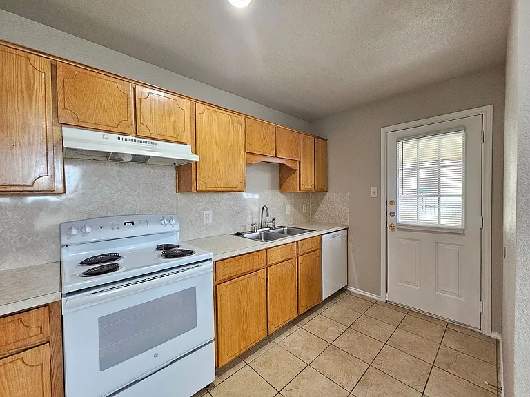 4601 Hudson Dr #D — Photo 6