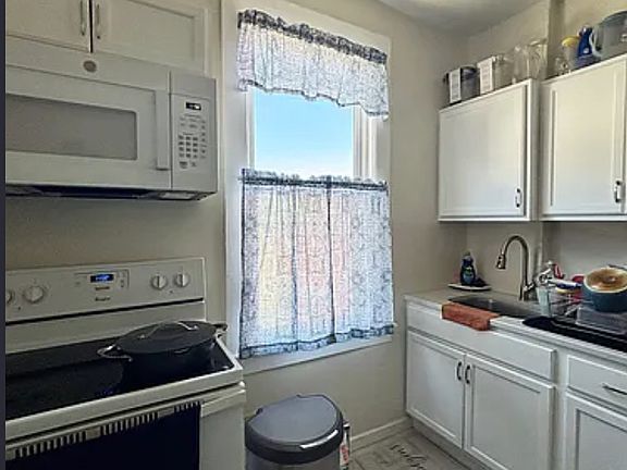 3rd image of 1058 Burke Ave #2