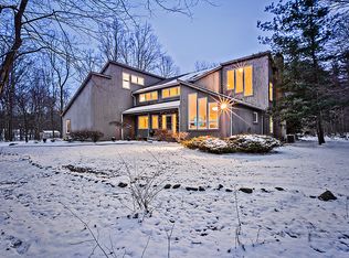 16515 Heatherwood Ln, Chagrin Falls, OH 44023