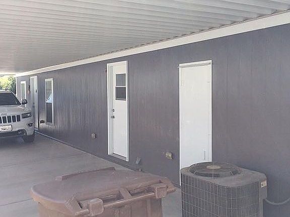 5th image of 220 E Bluewater Dr