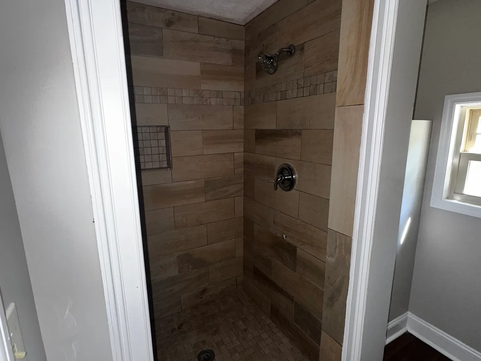 3 bed, $1,200 — Photo 1