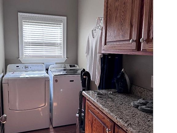 4th image of 625 Hawkins St