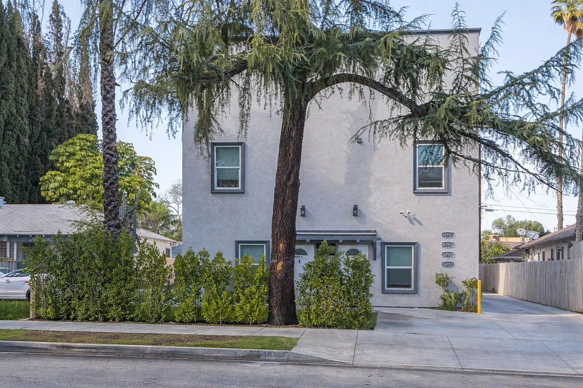 Building Photo - 16753-16755 1/2 Sherman Way