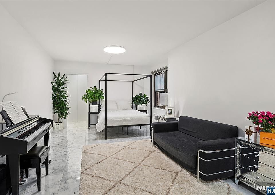 1st image of 401 Park #2D