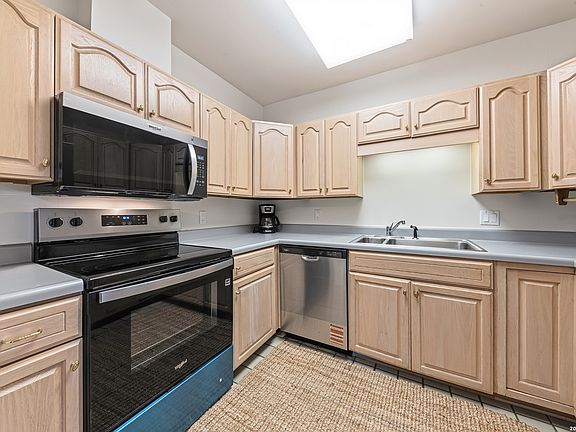 5th image of 1 TOWERS PARK LN #217
