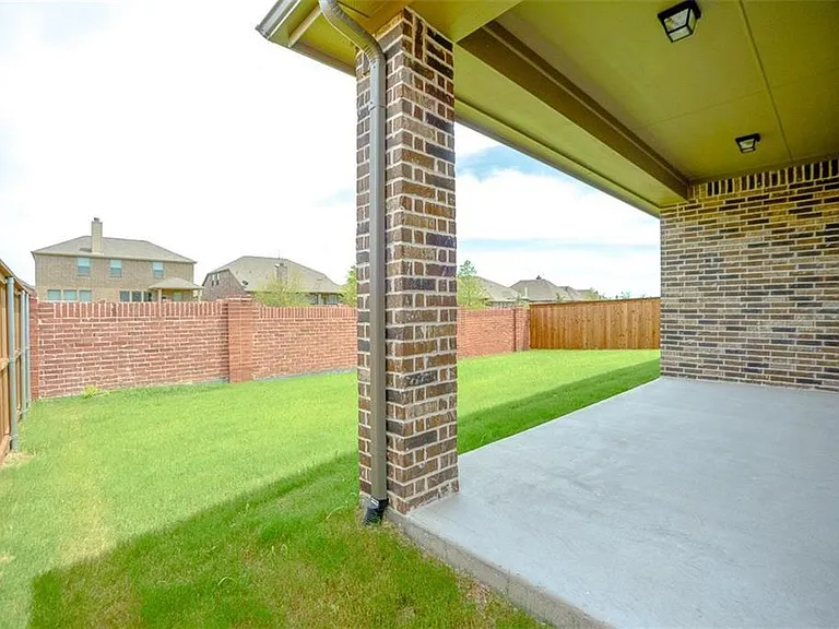 1620 Adams Pl — Photo 22