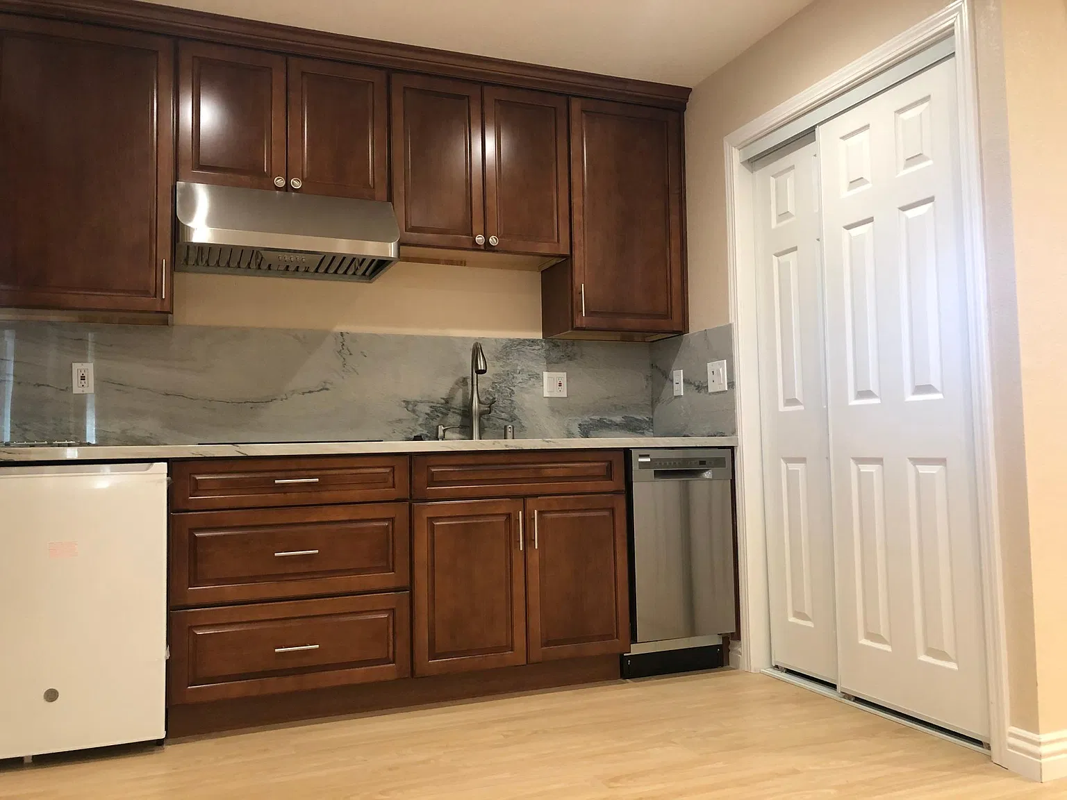 1 bed, 420 sqft, $2,300 — Photo 4