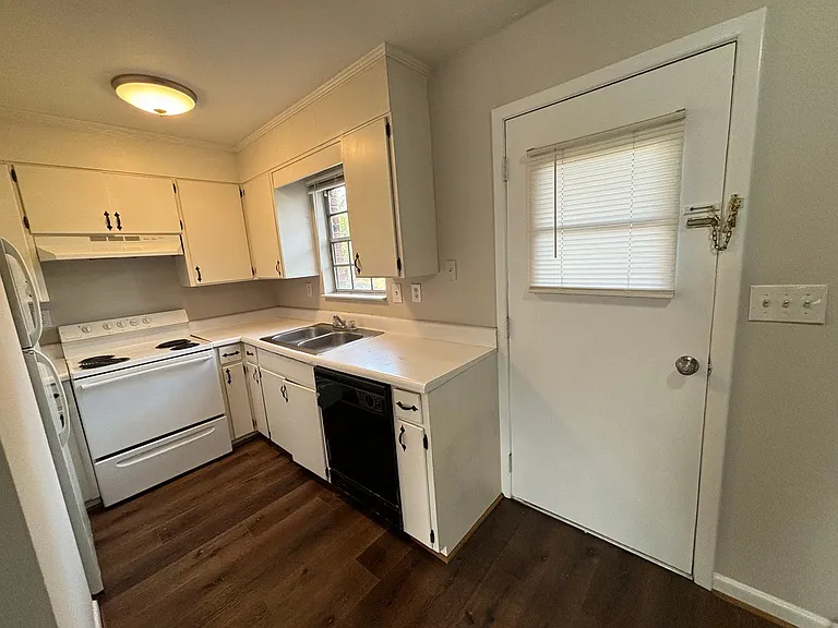 82 Blankenship Pl SW — Photo 5