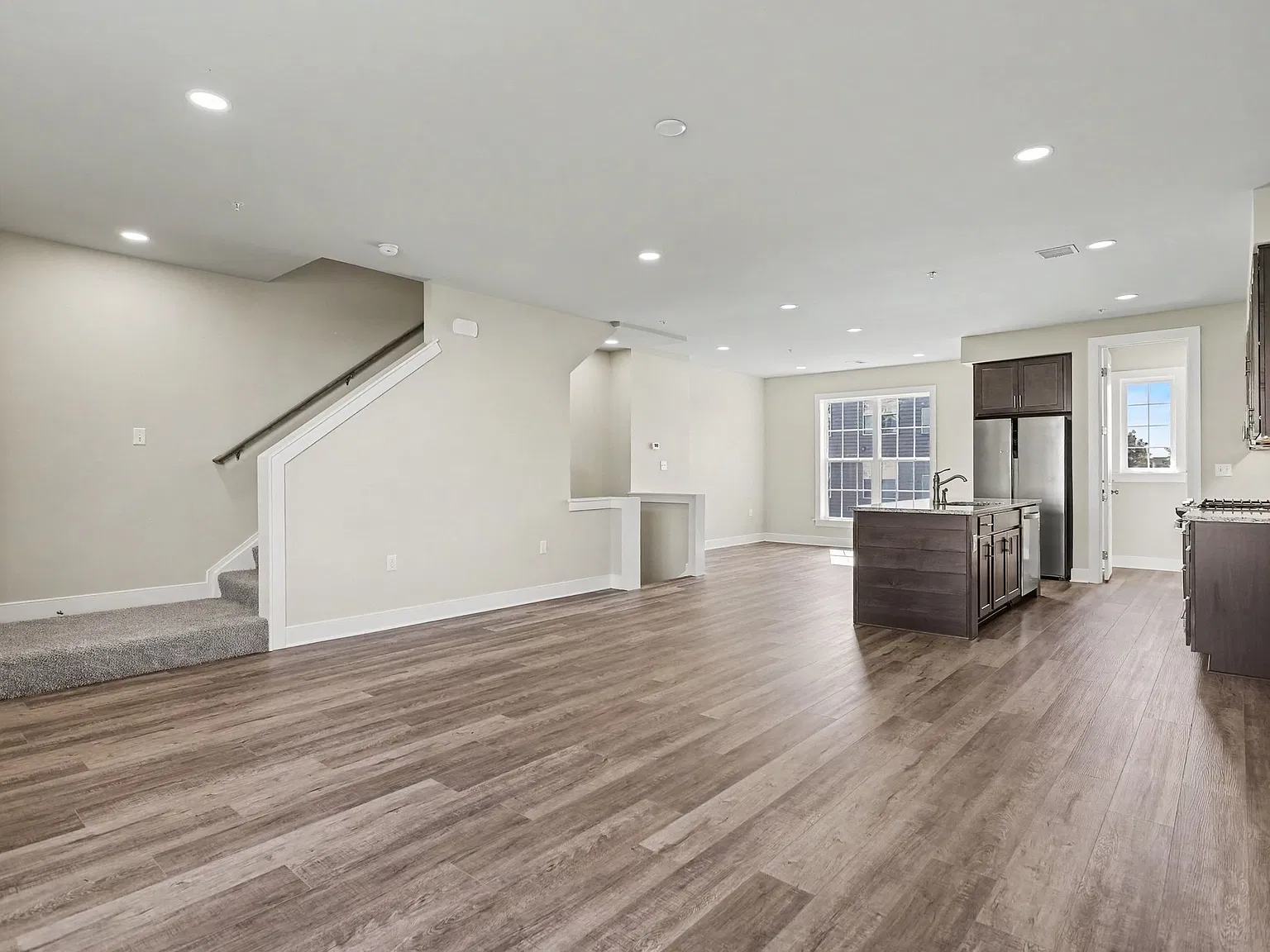 3 bed, 2.5 bath, 1402 sqft, $2,800 — Photo 3
