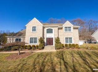 3 Woodcrest Ln, Old Tappan, NJ 07675