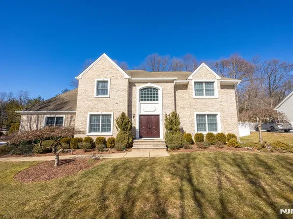 3 Woodcrest Ln, Old Tappan, NJ 07675
