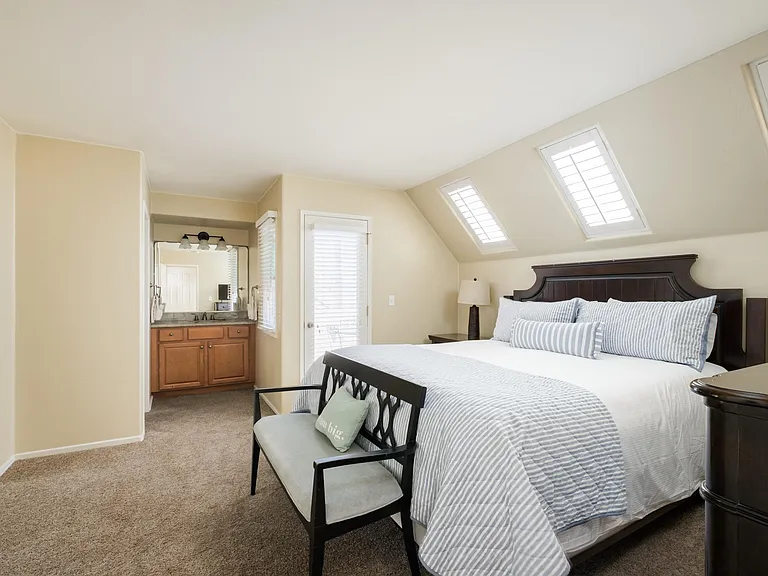 734 Jersey Ct — Photo 12