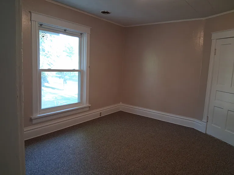 206 E North St — Photo 2
