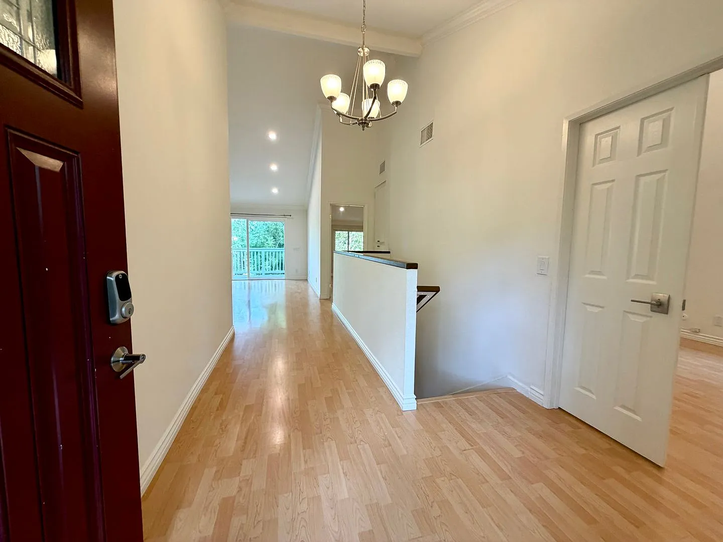 Beautiful 4 bedroom 2.5 bath home in Oak Park — Photo 1