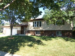 919 Parkway Blvd, Brookings, SD 57006
