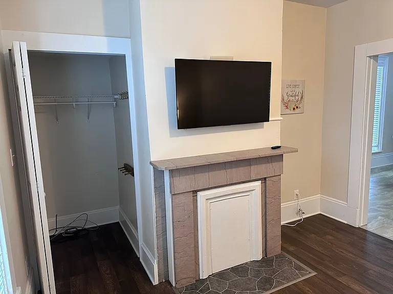 1855 W 58th St #1 — Photo 11