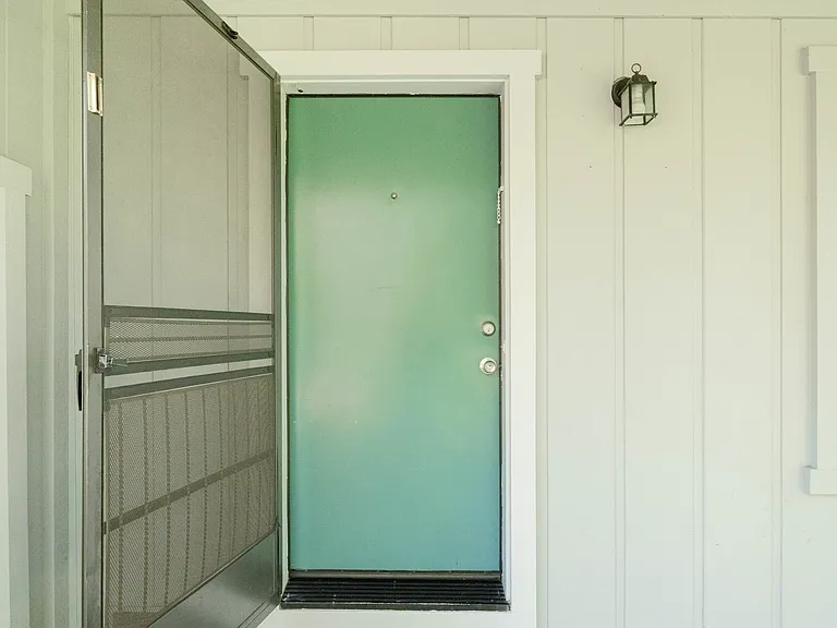 El Camino Duplexes — Photo 27
