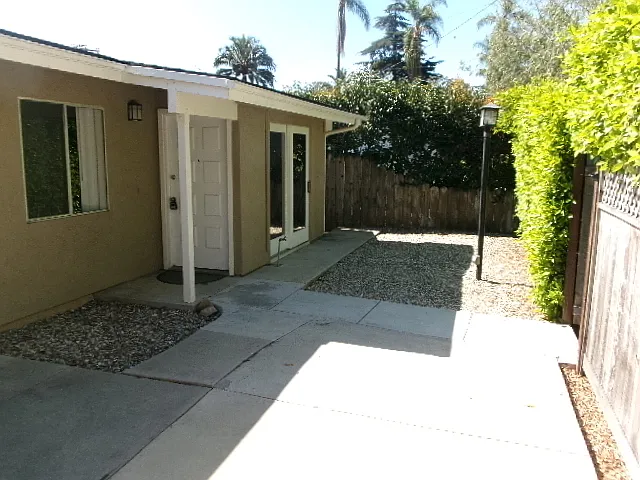 423 W Gutierrez St #1 — Photo 6