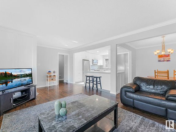 4th image of 3615 109th St NW