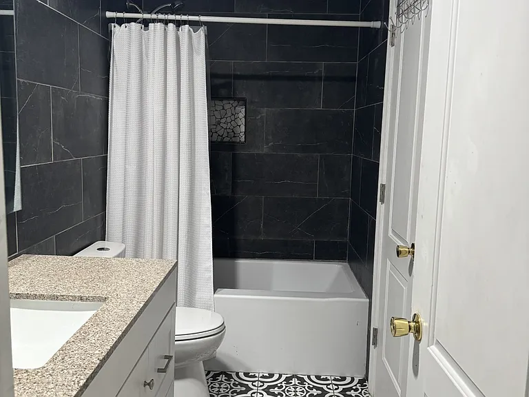 380 E Pike Rd — Photo 2
