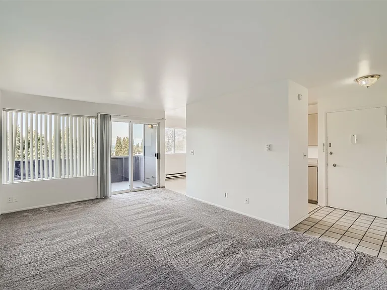 Sunset View Apartments — Photo 8