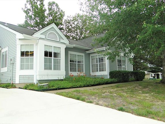 2nd image of 1066B Buckingham Dr