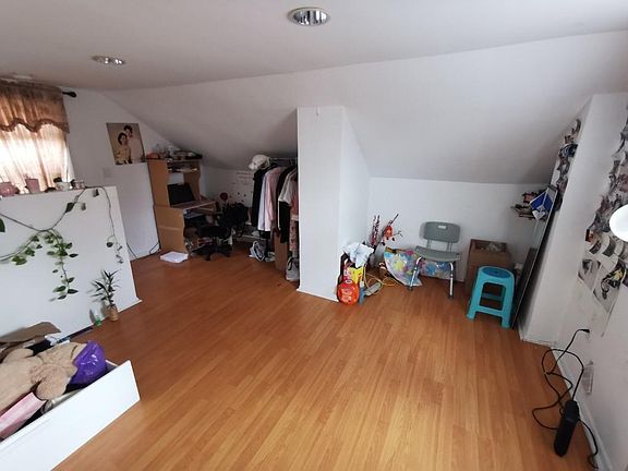 3rd image of 14938 Hollywood Ave Floor 2
