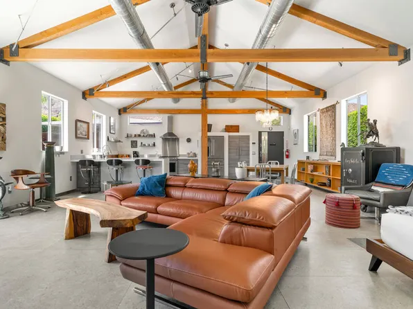 670 S Calle Palo Fierro, Palm Springs, CA 92264