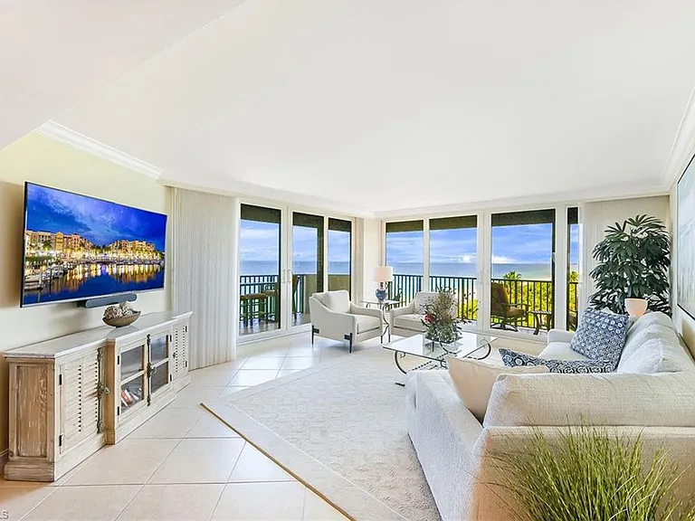 4005 Gulf Shore Blvd N #607 — Photo 2
