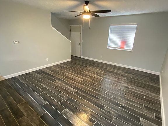 2nd image of 3233 Summerhill Ln