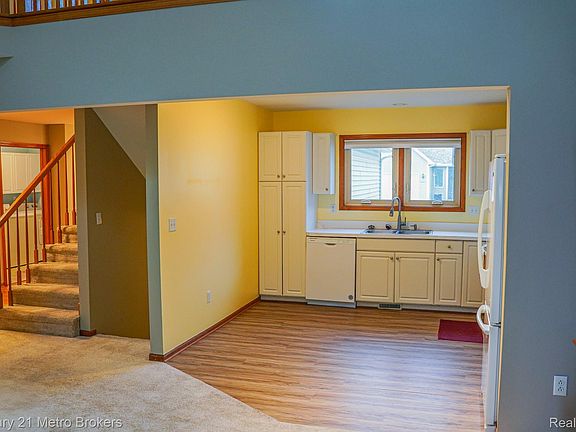 4th image of 9292 Emily Dr