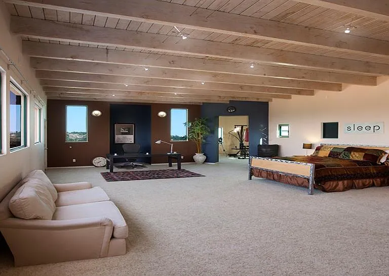 13318 Mulholland Dr — Photo 23